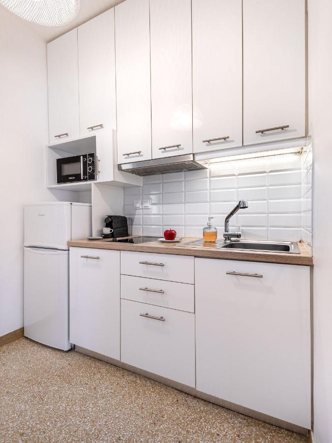 Breeze One Bedroom Apartment By Blupine Athena Bagian luar foto