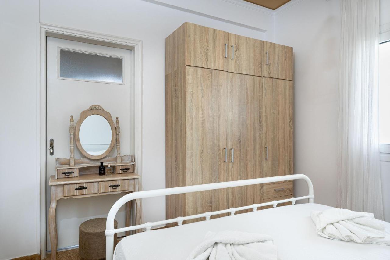 Breeze One Bedroom Apartment By Blupine Athena Bagian luar foto