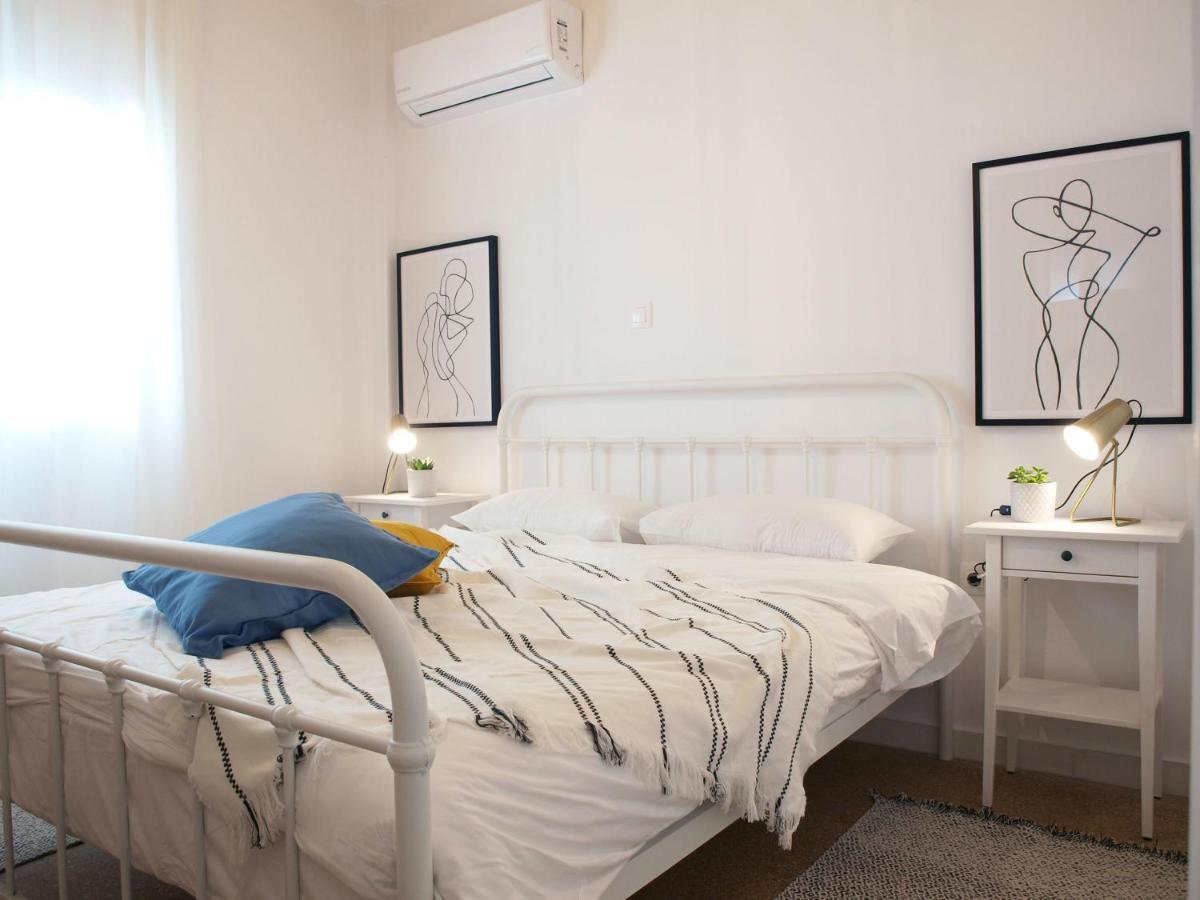 Breeze One Bedroom Apartment By Blupine Athena Bagian luar foto